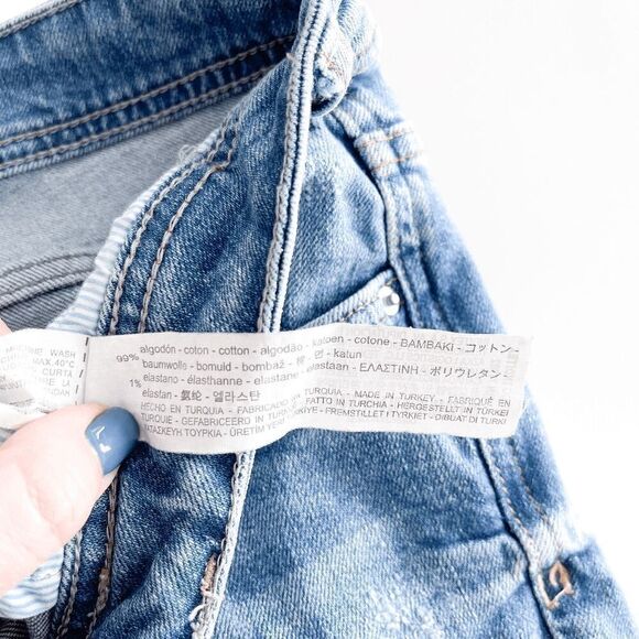 Zara Trafaluc Women's High Rise Distressed Raw Cut Off Hem Cropped Jeans Size 10 - Picture 6 of 10